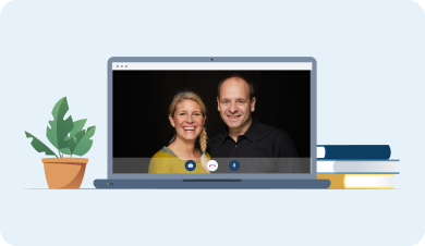 Sechs Monate Begleitung mit klaren Schritten, Live-Calls und Übungen, die ihr sofort im Alltag umsetzen könnt. Ideal, wenn ihr von zuhause aus an eurer Beziehung arbeiten möchtet.